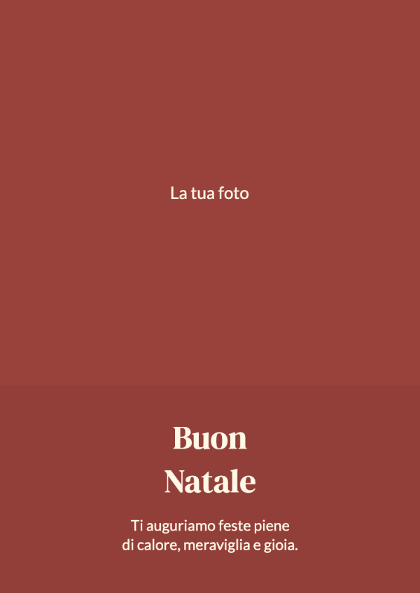 Il nostro anno, in una foto: Una foto di famiglia a tutta larghezza e una fascia rossa festiva per il messaggio.
